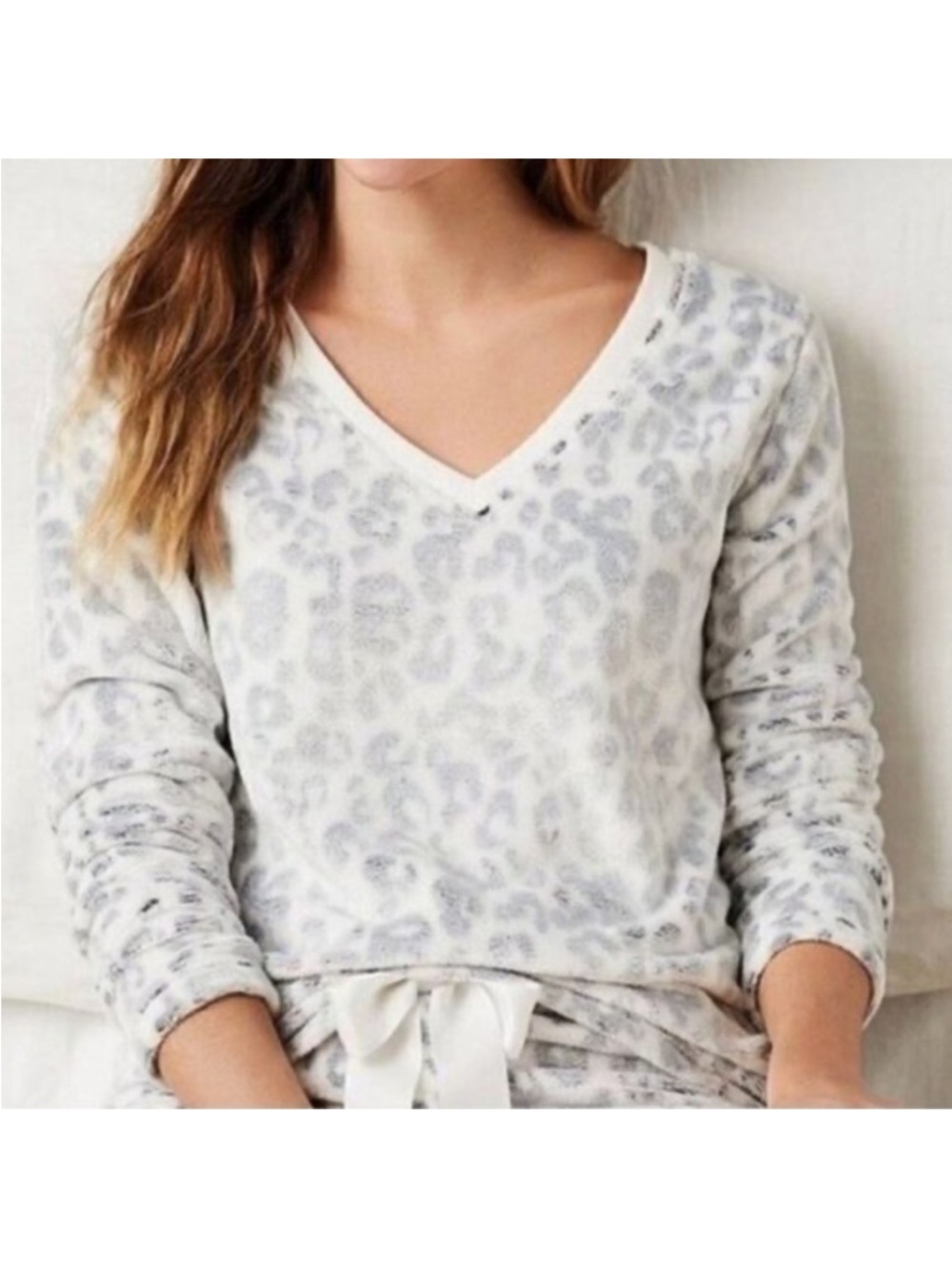 UGG Gray Leopard Print V-Neck Soft Cozy Fleece Loungewear Sweater Size Medium